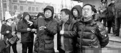 前排右一为遭热议的石嘉兴 