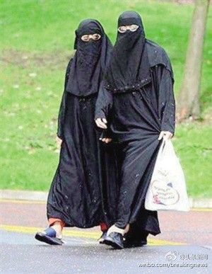 蒙面罩袍 资料图