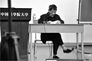 被称为“布鞋院士”的地理学与遥感科学学院院士李小文因病去世，享年67岁