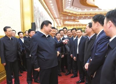 昨天，习近平在北京同中央党校第一期县委书记研修班学员亲切交流。新华社发