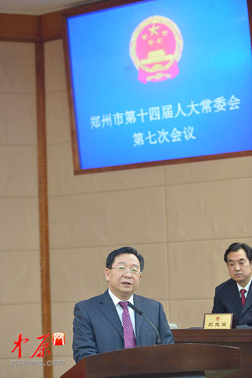 新任郑州市人民政府副市长、郑州市公安局局长沈庆怀作表态发言