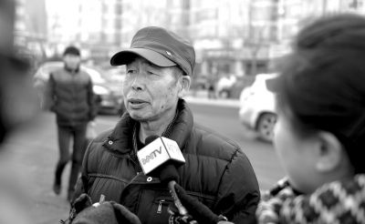 9日，呼格吉勒图的父亲李三仁在旁听赵志红案后接受媒体采访。新华社发