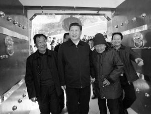 习近平入党介绍人梁玉明(左)邀请吃饭。