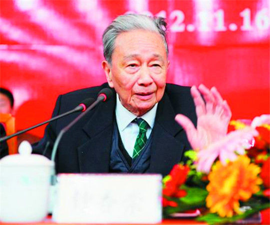 中国科学院资深院士、郑州大学教授钟香崇 资料图