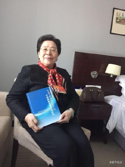 江泽民之妹江泽慧。