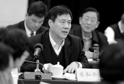 7日，朱和平在全国政协十二届三次会议教育界别联组会发言。京华时报记者范继文摄