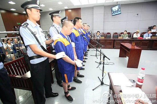 2014年8月20日，“平度3.21纵火案”公开审理，7名被告人到庭(@青岛市中级人民法院图)