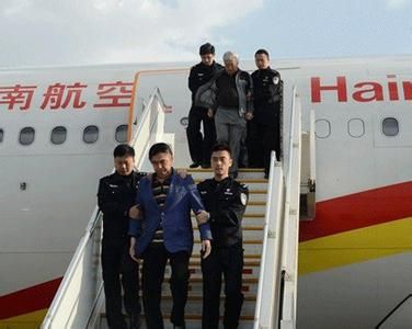 　　中国首次全球追逃的“猎狐”行动2014年共抓获500多名外逃官员。（图片来源于网络）