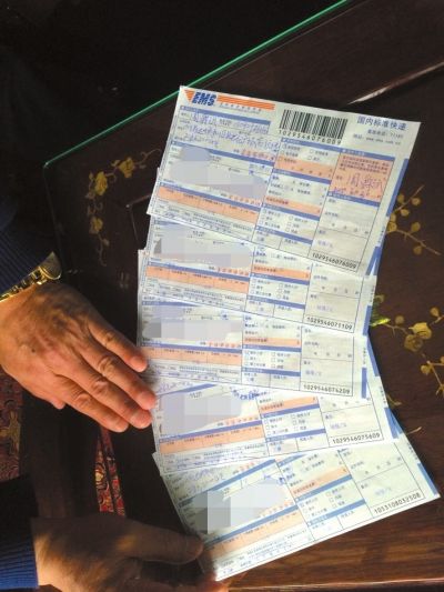 为了申冤，周爵斌这些年来投递了不少诉状。