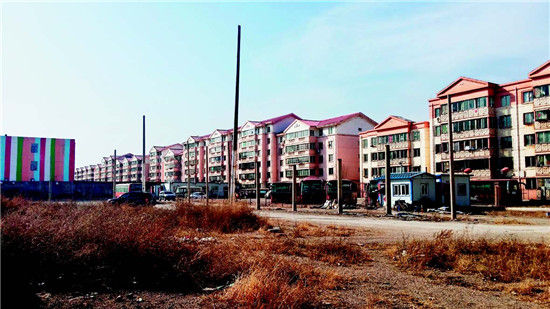 被政府规划为“市三小学生和居民活动场所”的地块现被市建总公司法人赵珍占用