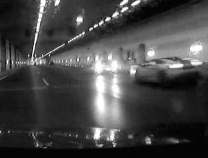 两车曾对头行驶。