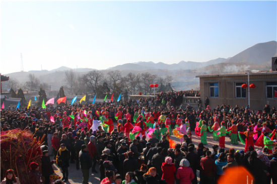 (图片说明：文中图片是明性寺举办的法会、庙会时的场景)