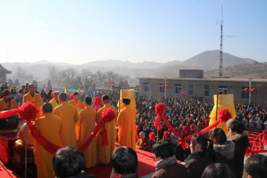 (图片说明：文中图片是明性寺举办的法会、庙会时的场景)