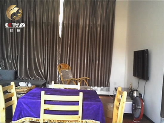 曾经停业过一段时间的高尔夫球场今年要重新开业  透过酒店的窗户可以看到 里面的配套设施一应俱全