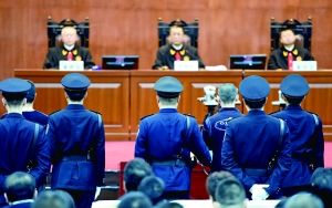 4月28日，延寿看守所“9·2”脱逃案庭审现场。新华社发