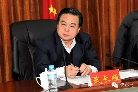 　　“武爷”：举报人一路换三次车牌