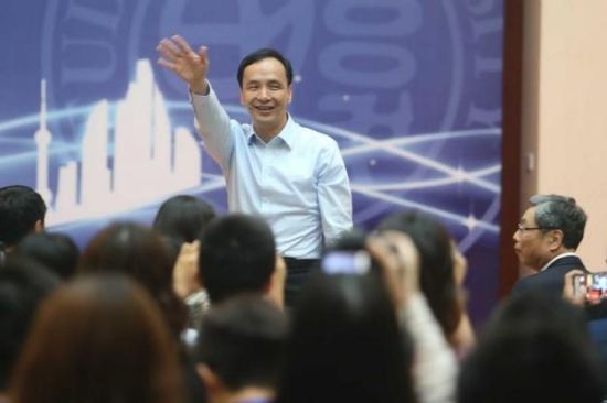 资料图：朱立伦在复旦大学。