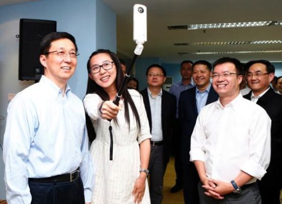 韩正调研上海新闻宣传系统新媒体发展情况