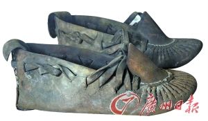 抗日游击队员当年在雪地里穿的靰鞡鞋。