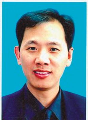 张大伟 现年44岁，外逃前任云南云电同方科技有限公司总经理，2013年9月逃往澳大利亚、加拿大、中国香港或美国，所涉罪名为贪污。