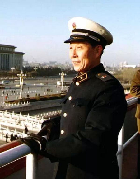 姚树人将军一生未离开祖国，却对英、德、俄、法、日五国语言十分精通。