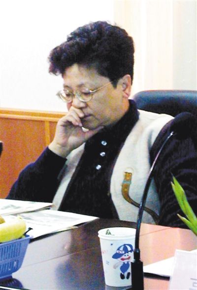 杨秀珠2002年在温州拍摄的资料照片。新华社发