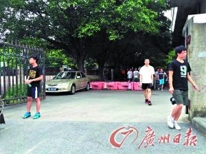 直到六级听力播放完毕，考生才被允许离开。