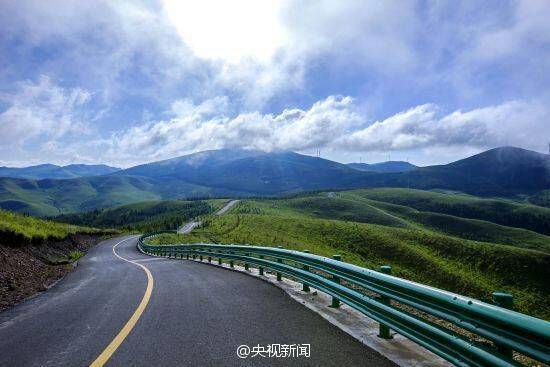 河北张家口草原天路。