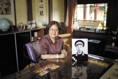 5月29日，北京。在叶葳葳看来，父亲教会她坚强，也让她在逆境中活得不致落魄。新京报记者 王嘉宁 摄