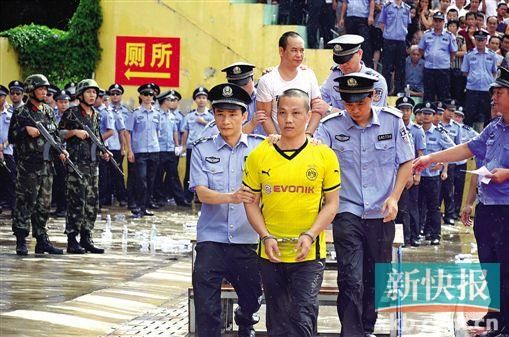 8时30分许,一场万人公开宣判大会在汕尾陆丰市人民体育广场举行