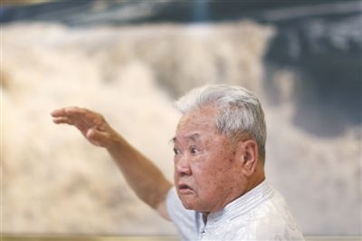 7月1日，郭景兴接受采访时讲述70多年前日本侵略者的暴行。新京报记者 浦峰 摄