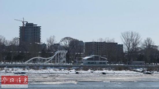 从丹东一侧可眺望朝鲜新义州(美国《华盛顿邮报》网站)