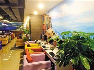 华丽蜕变的新网咖令人耳目一新。