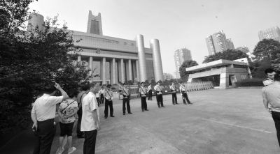 开庭前的湘潭市中级人民法院正门（7月21日摄）。新华社发