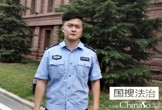 第一个发现嫌疑人的民警顾洋（国搜法治独家新闻图片 请勿转载）