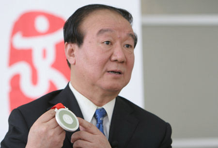 蒋效愚，先后担任北京市委常委、宣传部长，北京奥组委副主席，全国政协教科文卫体委员会副主任，北京奥运城市发展促进会副会长。