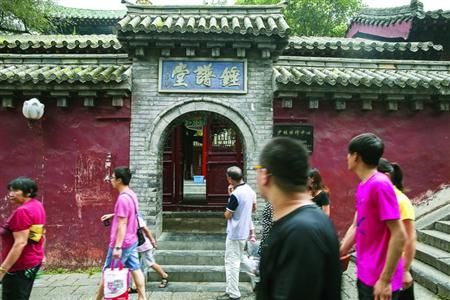 游客对少林寺的关注俨然已被连日的“方丈负面消息”所取代 /CFP