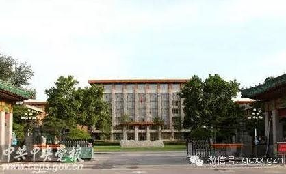 “校名碑”移到校园内后