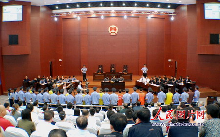 山西运城电视台全程转播副局长杀人案庭审图