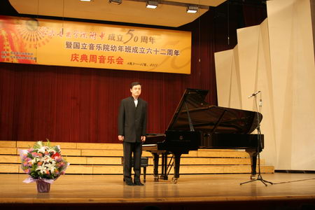 海外校友韦丹文钢琴独奏音乐会组图