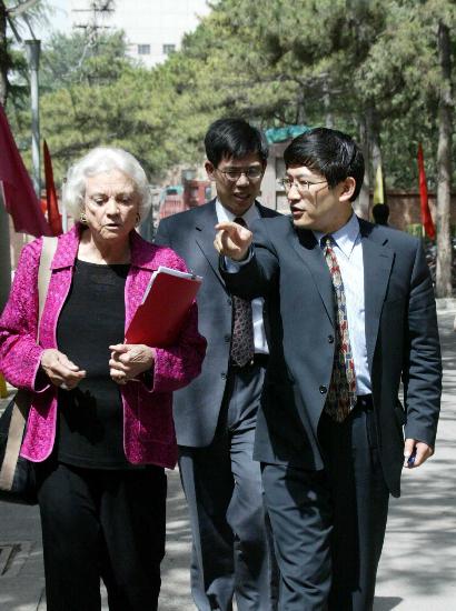 图文赤子情怀报中华――记新时期爱国主义典范中国政法大学教授许传玺