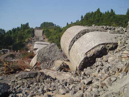 湖南省凤凰县至贵州省铜仁地区大兴机场的二级公路堤溪段在建沱江大桥