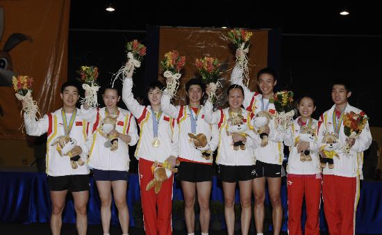 图文林晨饶静文获得大运会乒乓球混双冠军