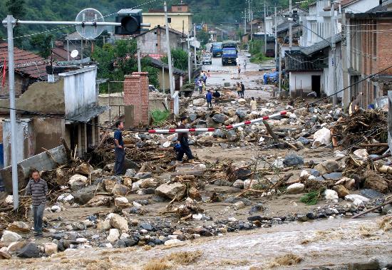 图文:陕西佛坪县城遭遇特大洪灾(1)