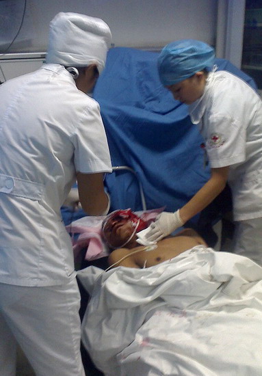 图片 视觉联盟新京报专栏专题 正文   2007年9月19日,清河999医院抢救