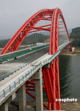 组图:安徽铜黄提篮拱桥竣工