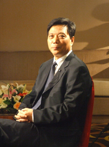 图文:河北省委书记张云川接受中外记者采访