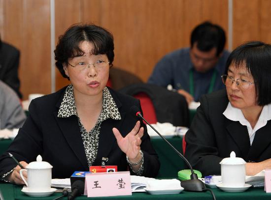 国内新闻 正文图文:十七大代表感言录(1)     十七大河北团王莹代表