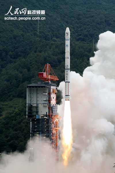 组图:嫦娥发射火箭升空现场