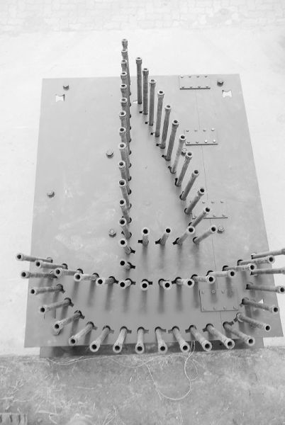 用固定板摆出要制作的造型